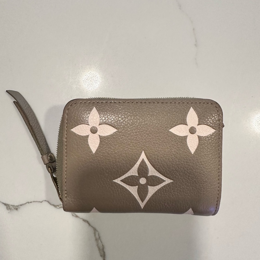 Elegant Louis Vuitton Taupe/green Designer Wallet